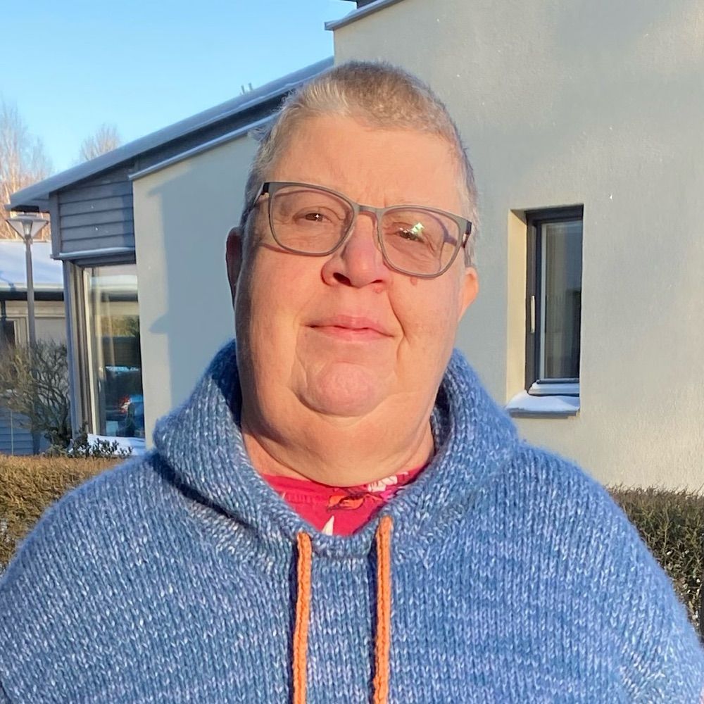 Susanne_with_yarn