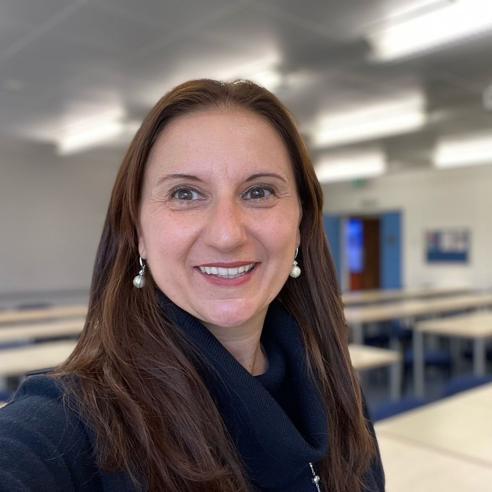 Dr Mara Oliva