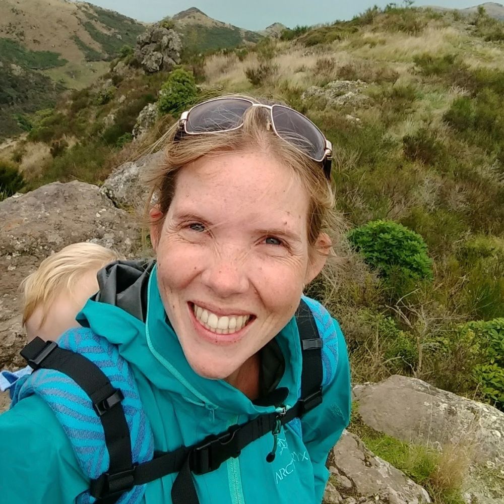 Dr Lizzy Lowe