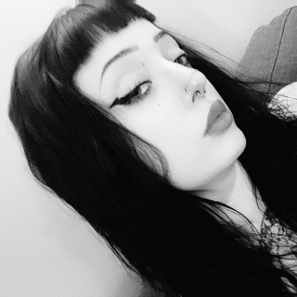 𝔩𝔲𝔫𝔞 🐦‍⬛🖤🗡️