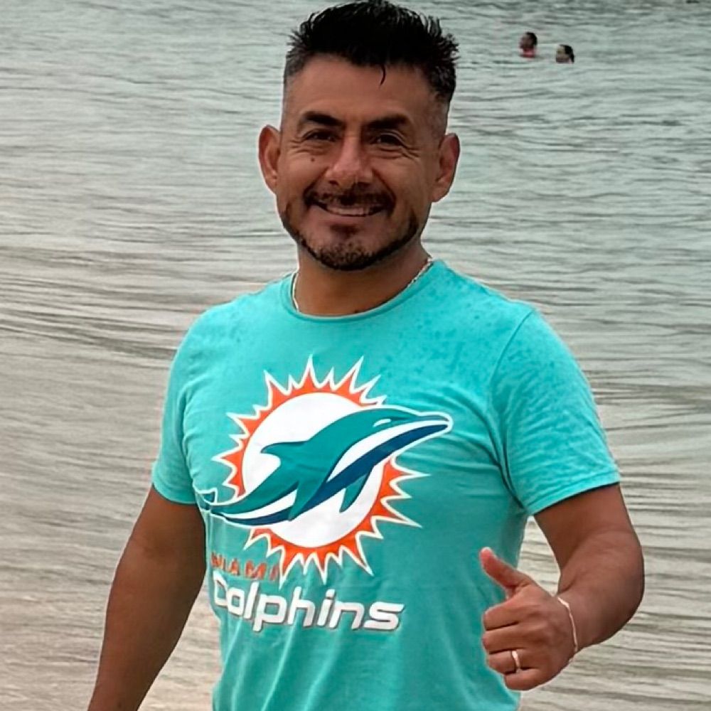 Oscar G Cruz