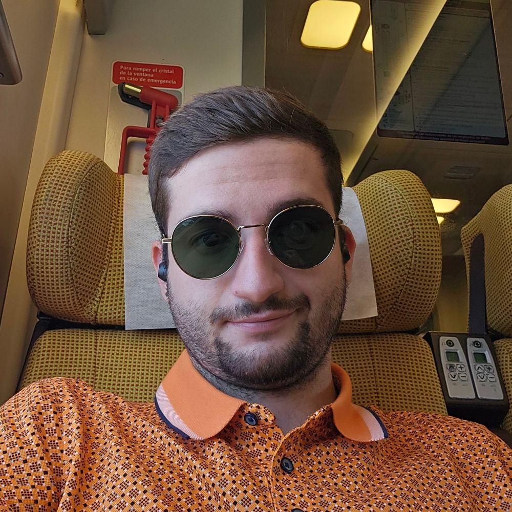 Tomás