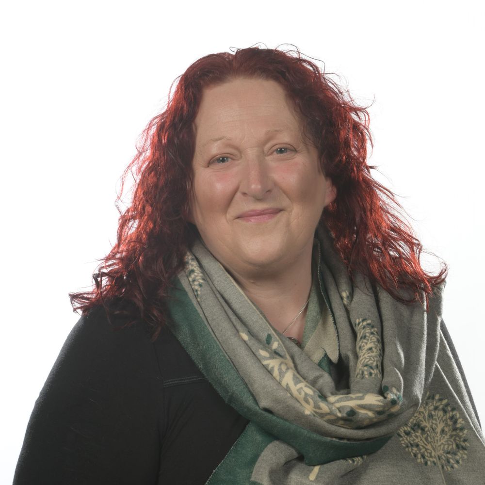 Lorna E Kinnaird (nee Muat)