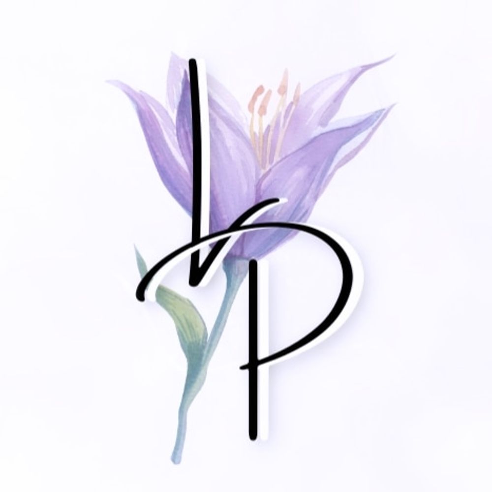 Lily Pisarka - Sapphic Fantasy Author 📚