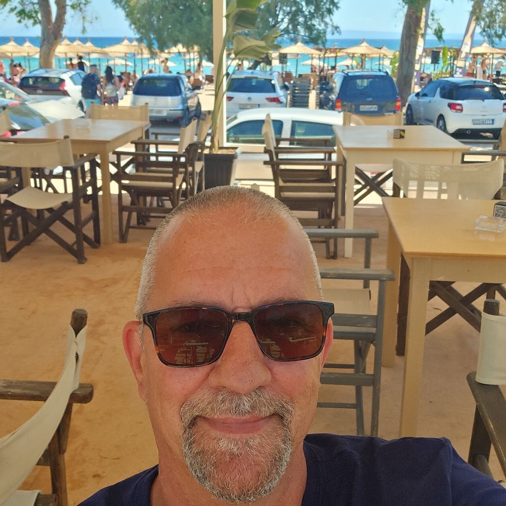 elrobbo.bsky.social profile picture