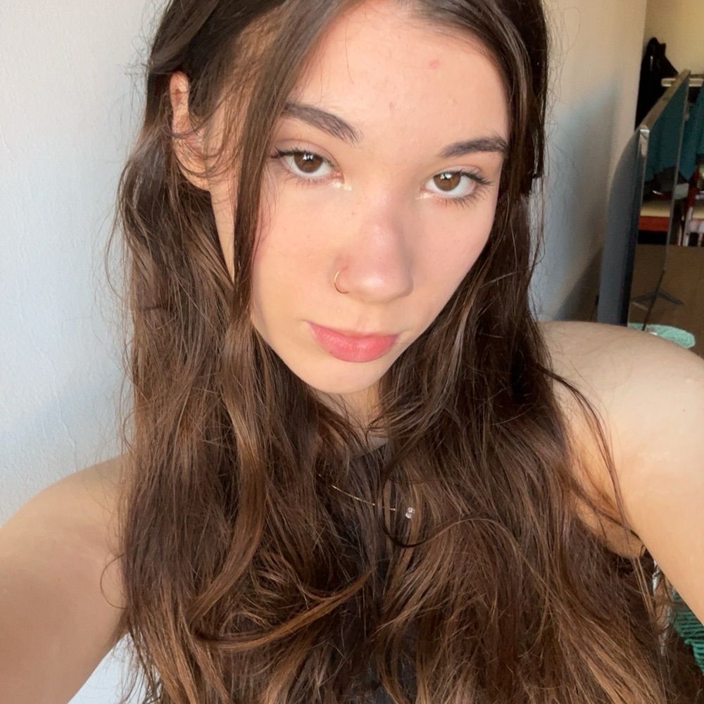 júlia ⚢