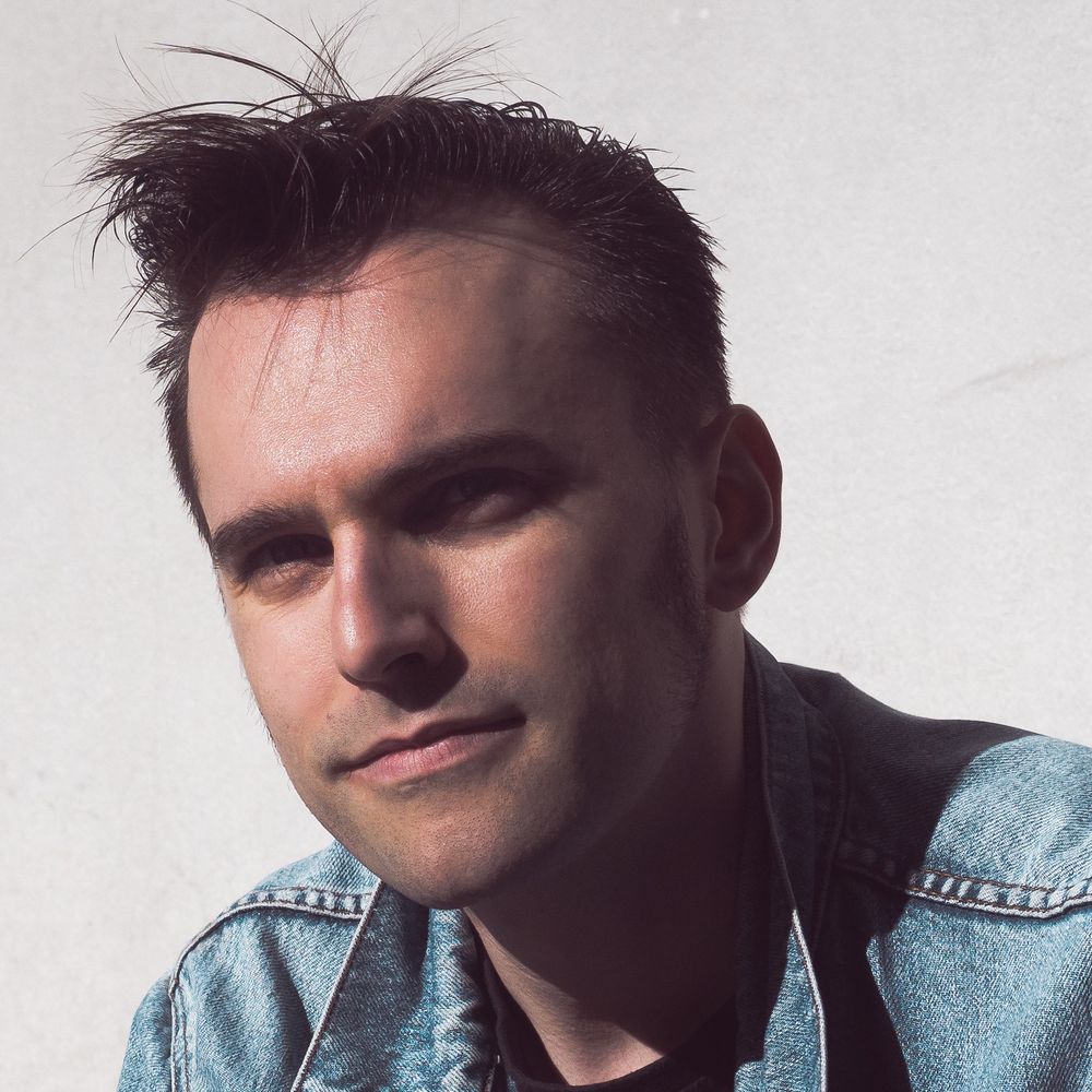 Paul Connolly — Actor + Improviser