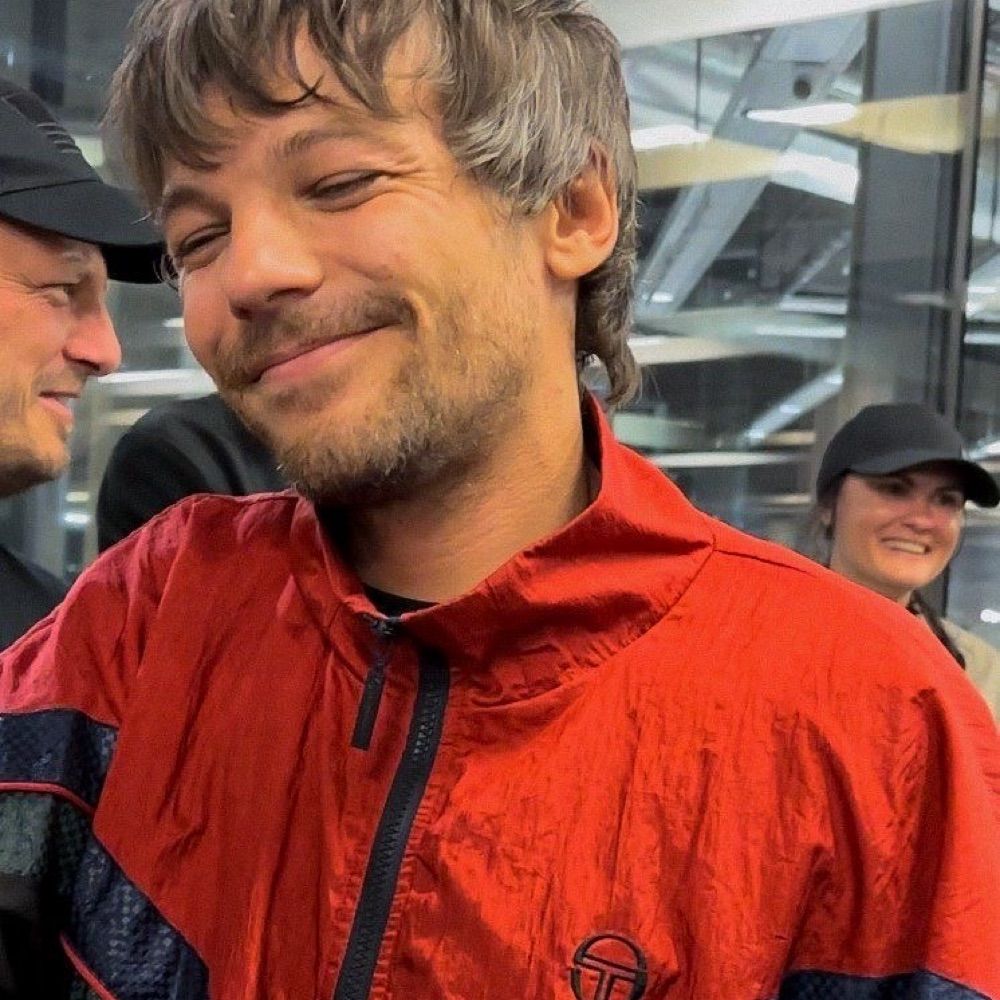 Ju|VIU O LOUIS