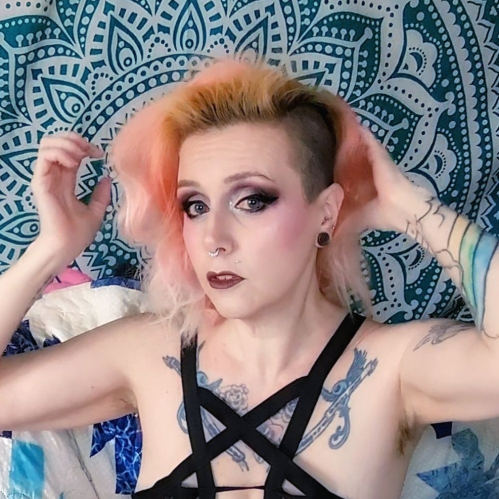Poptwat 🔥 Part-time goblin. Full-time slut.