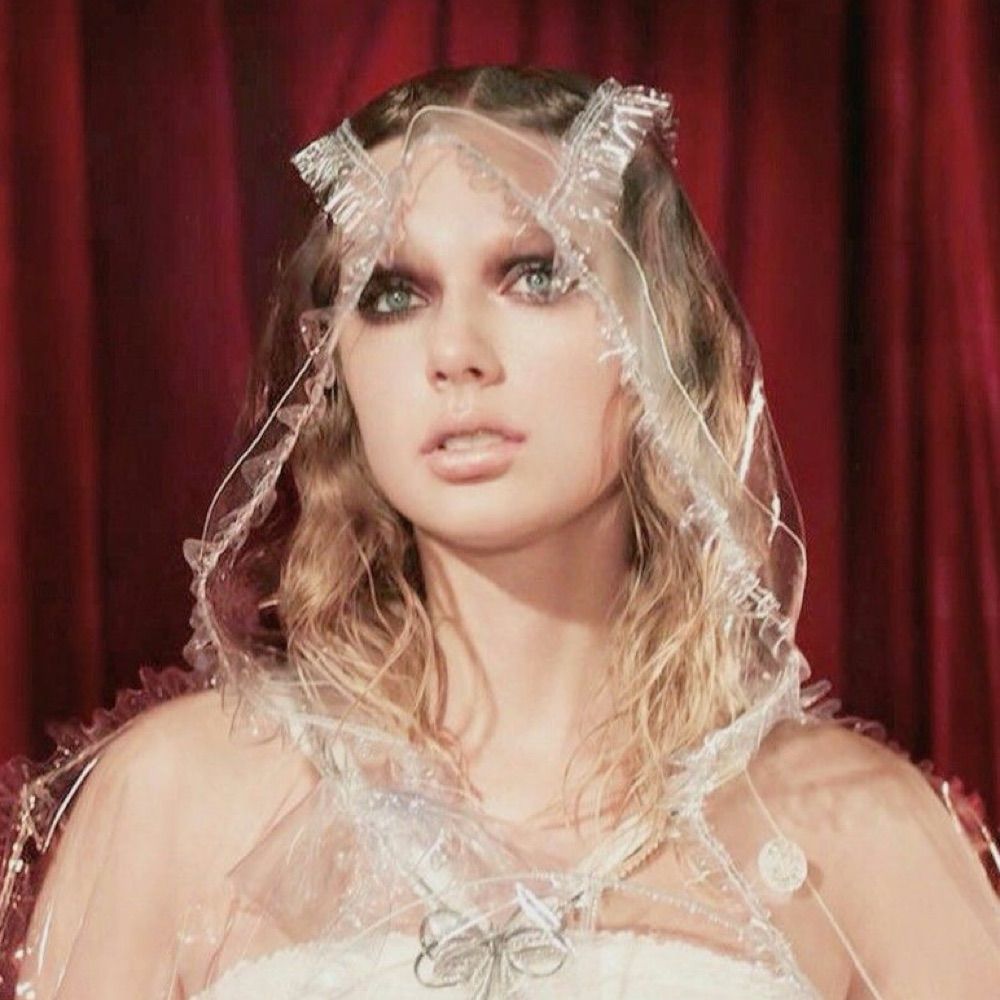chloe 🥀 #1 mirrorball fan ⋆˙⟡