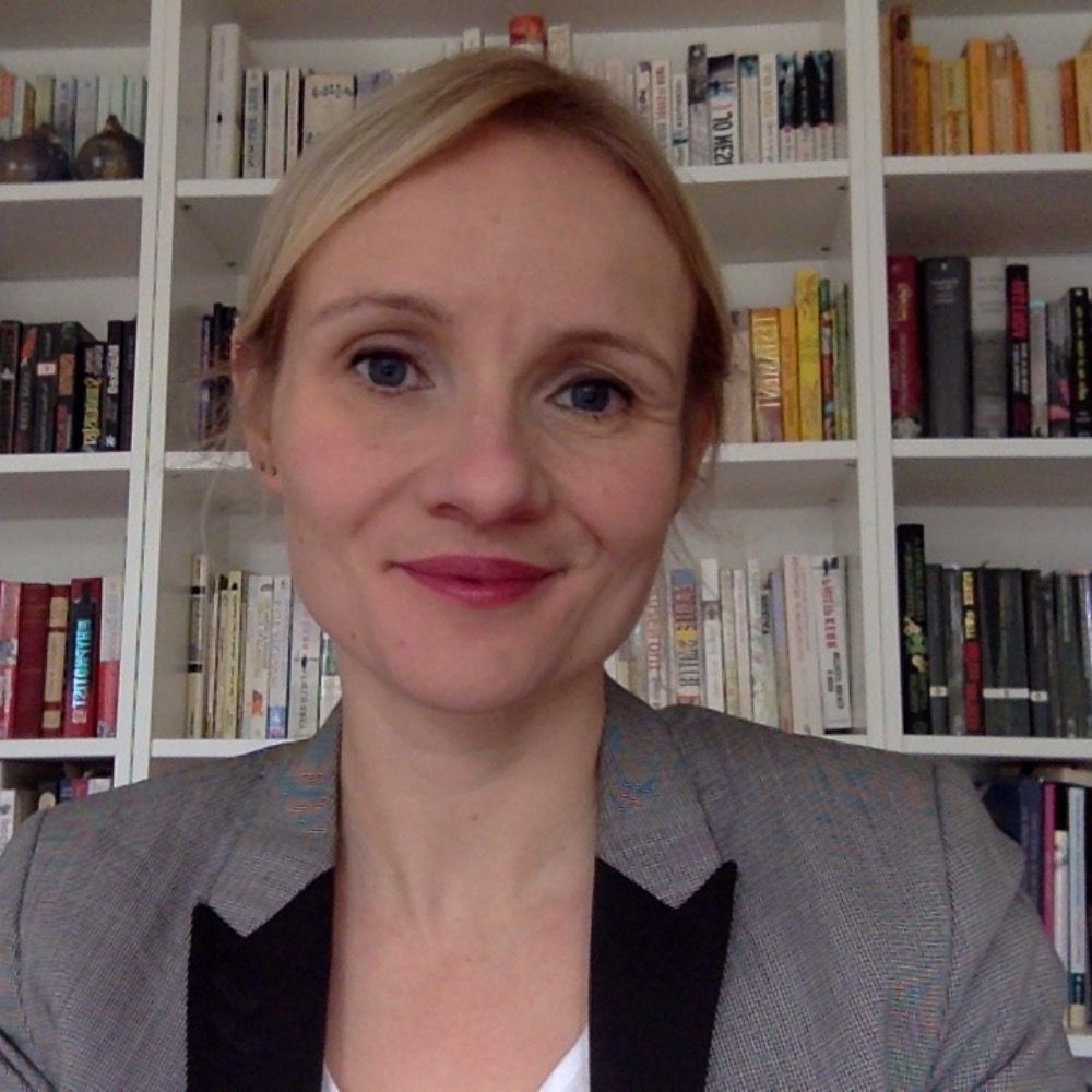 Dr Rosamund Oates 
