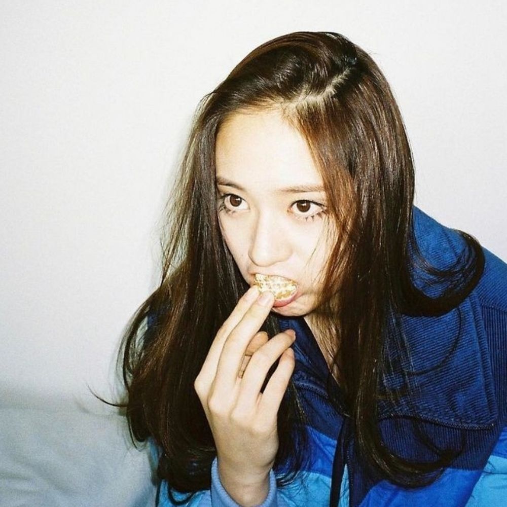 portal krystal jung e luigi mangione e calcinha branca da jennie