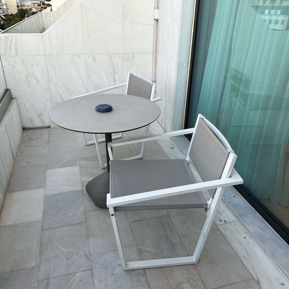 Mann vom Balkon