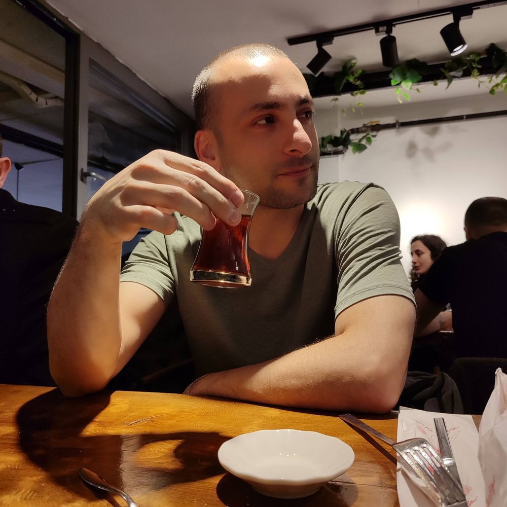 haloo1984.bsky.social