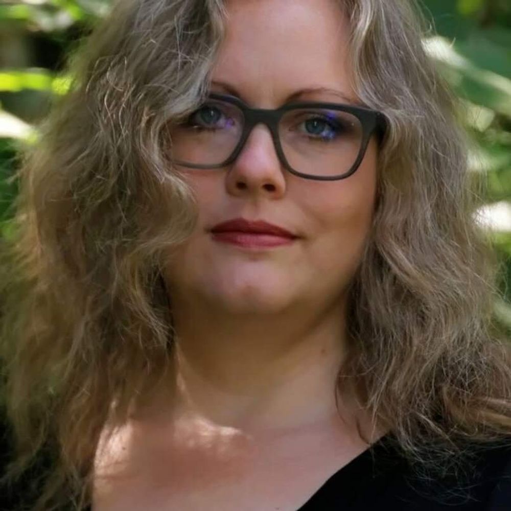 Nicole Holtz 