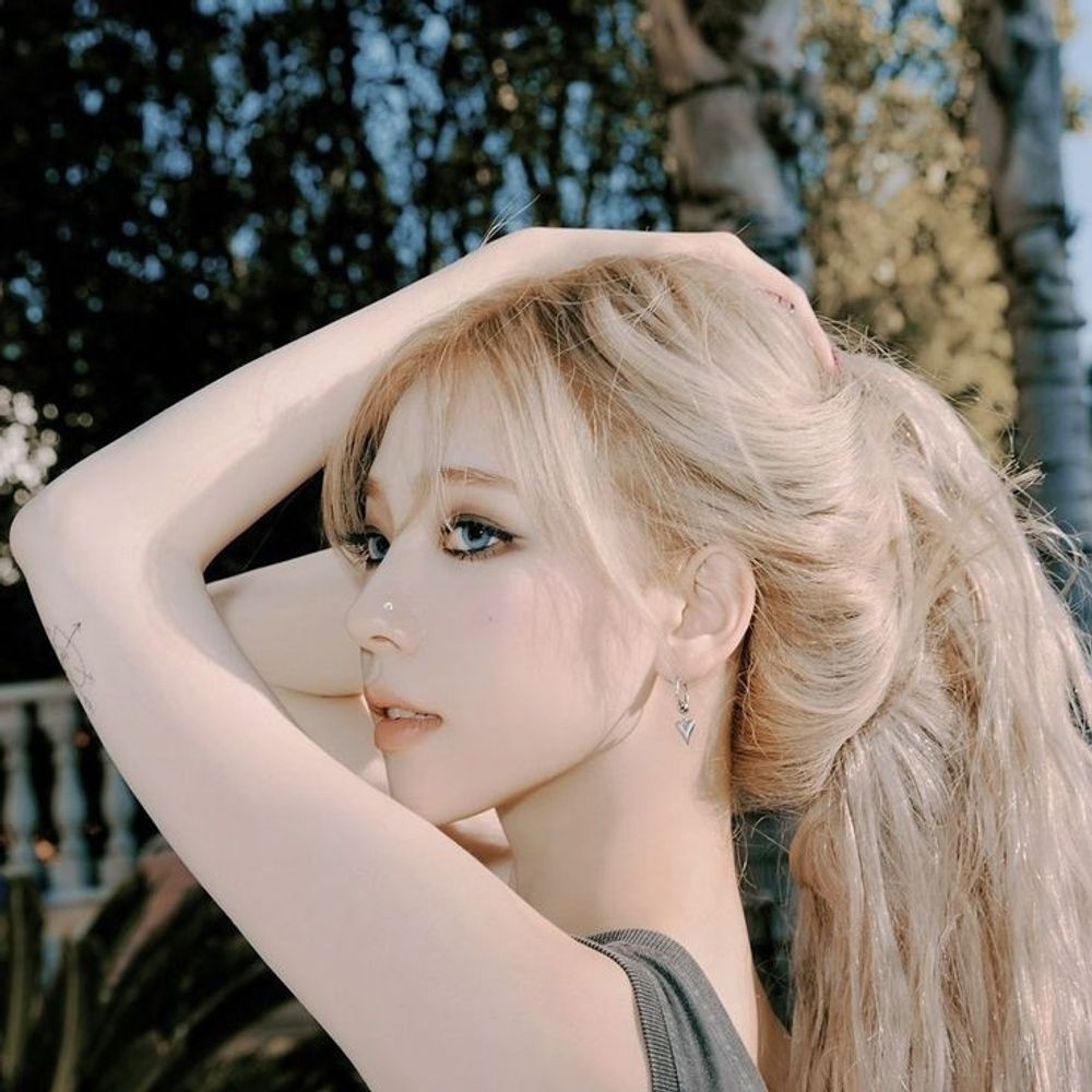 𝑲𝒊𝒓𝒂 È𝒍𝒐𝒅𝒊𝒆