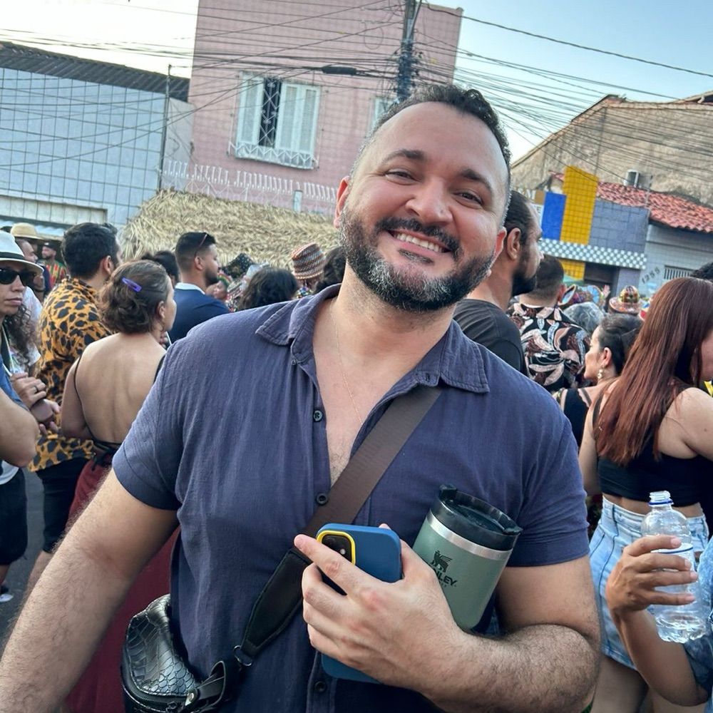 Adriano Arraz 