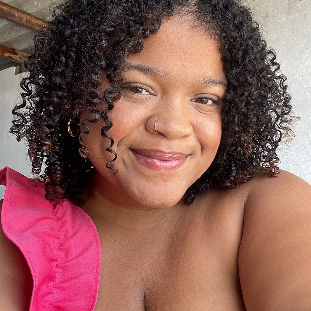 Lara Lê 