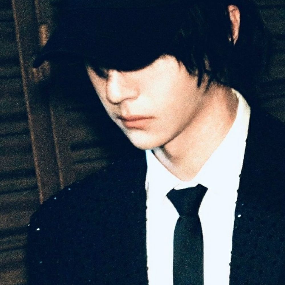 TOM K.