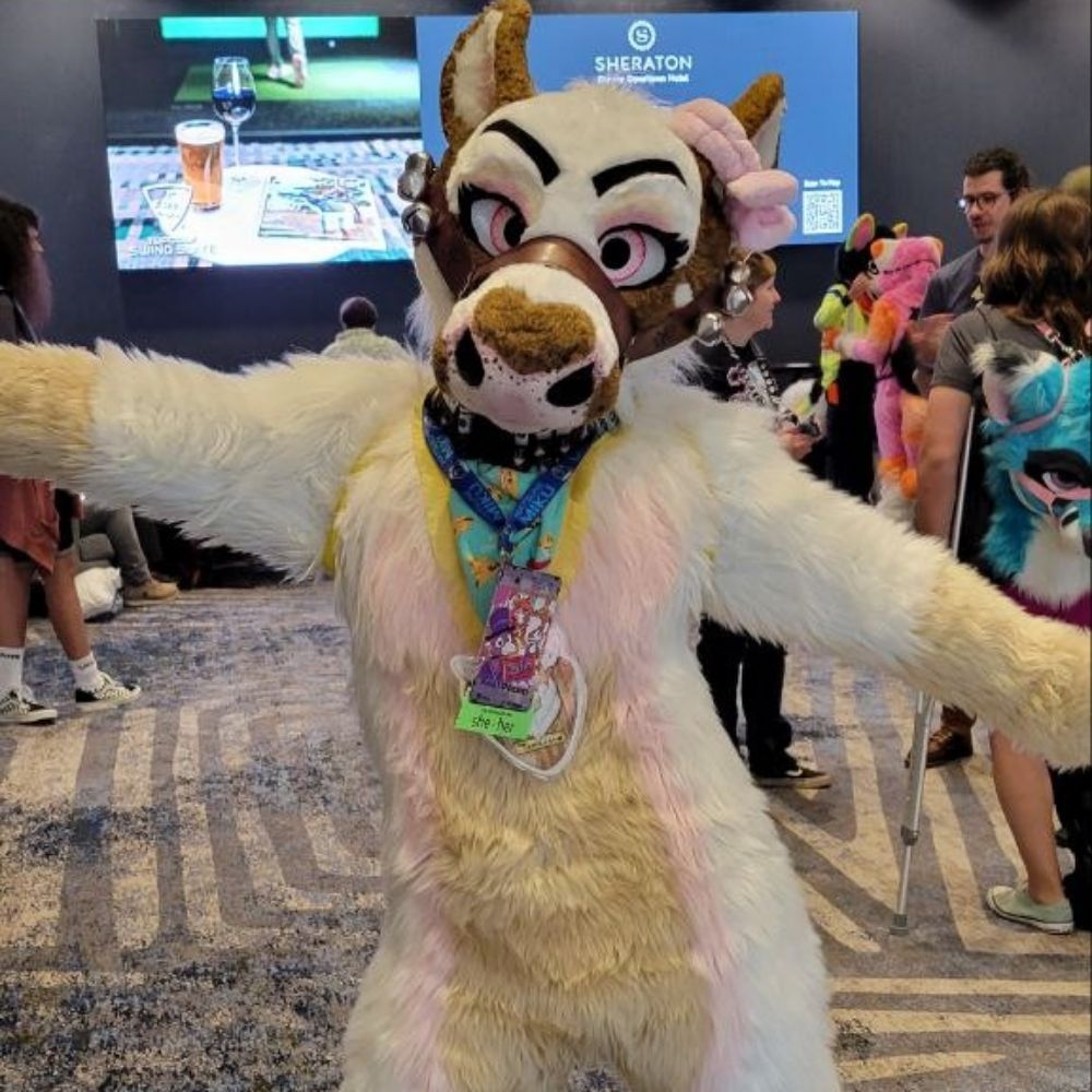 Ms. Moo Moo 🦌 @Denfur