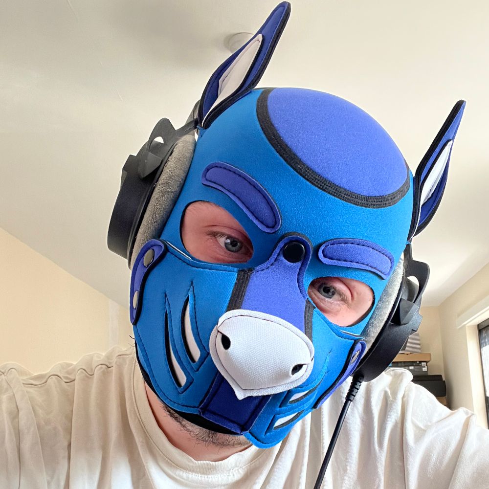 Pup Dearg 🔜 Nuzzles