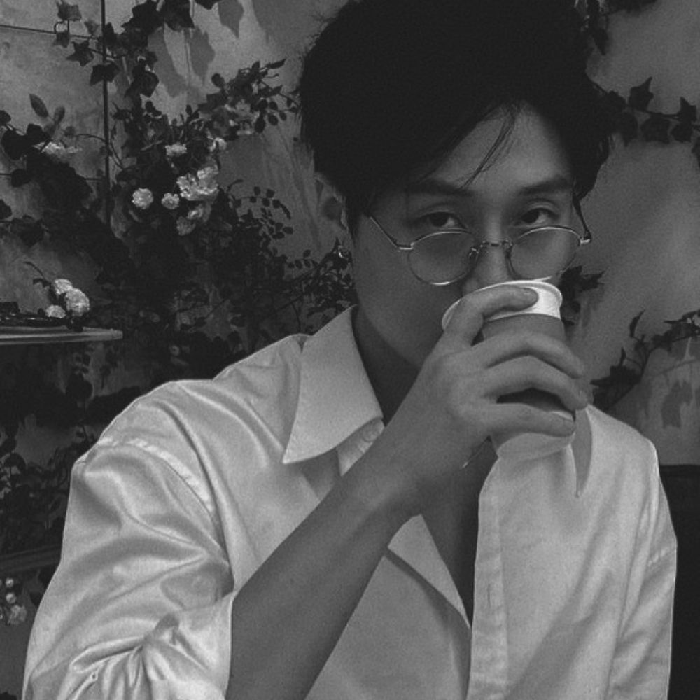 ᅟ𝐰𝐡𝐞𝐫𝐞𝐰𝐞𝐢，自恋 谁?