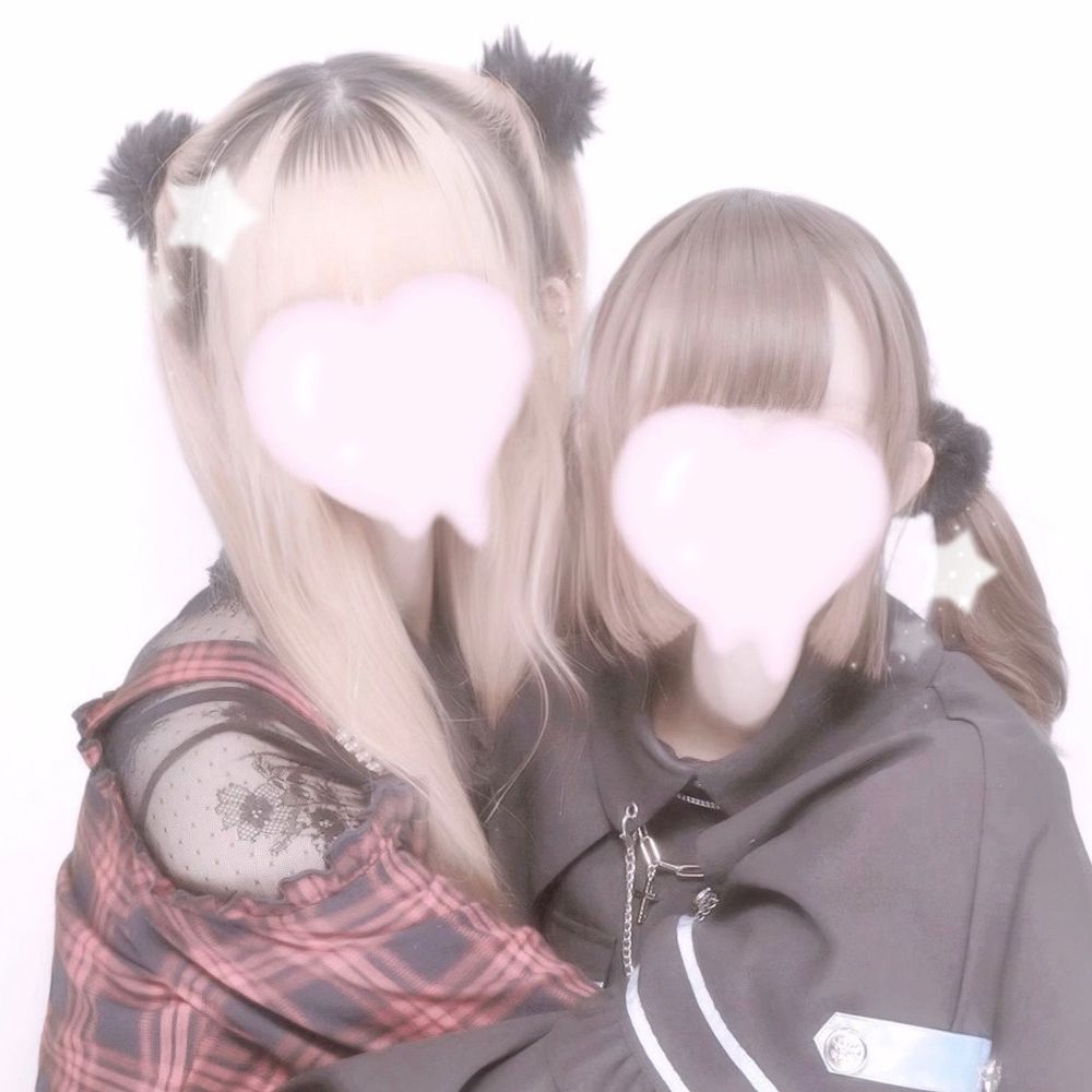 𖤐