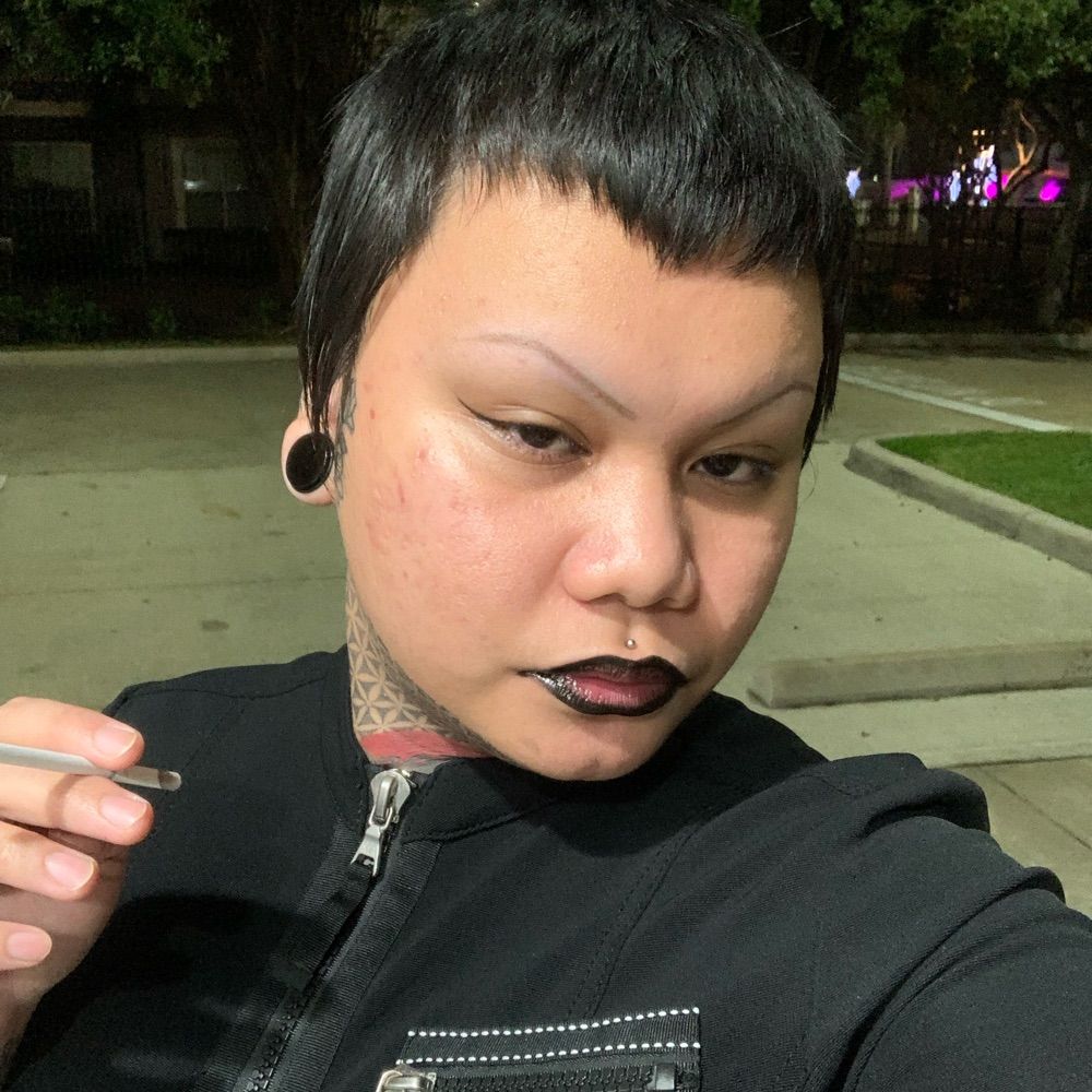 𝖗𝖆𝖞 🕯️ (they/them/siya)