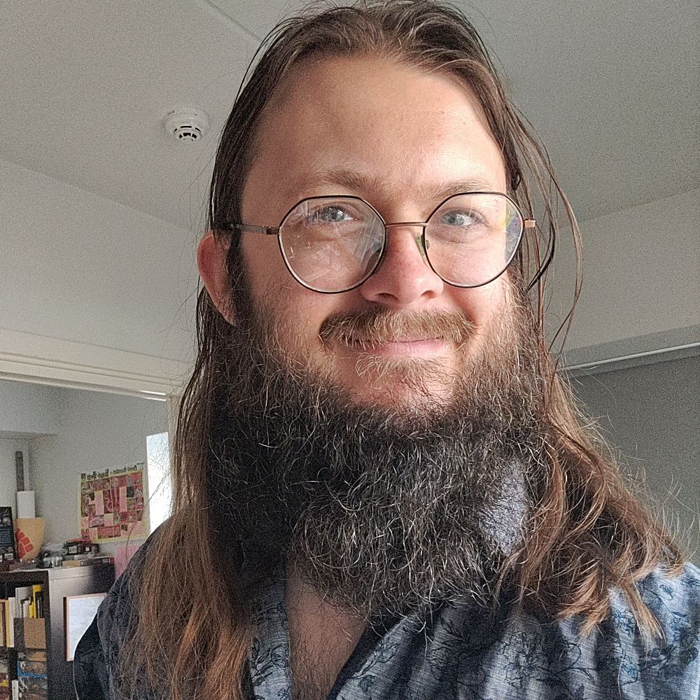 Nicolai (he/they)