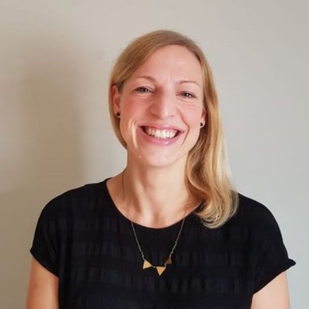 Dr Jo Jackson