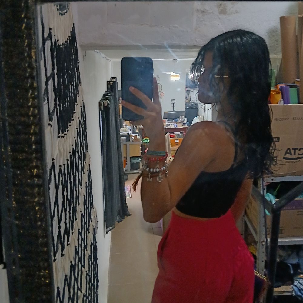 Morena cínica hipócrita 