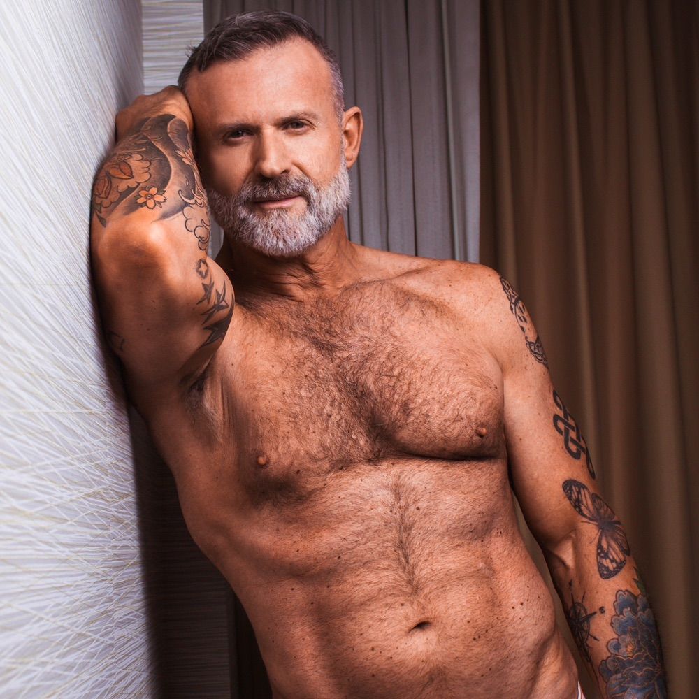 Kevin R Davis