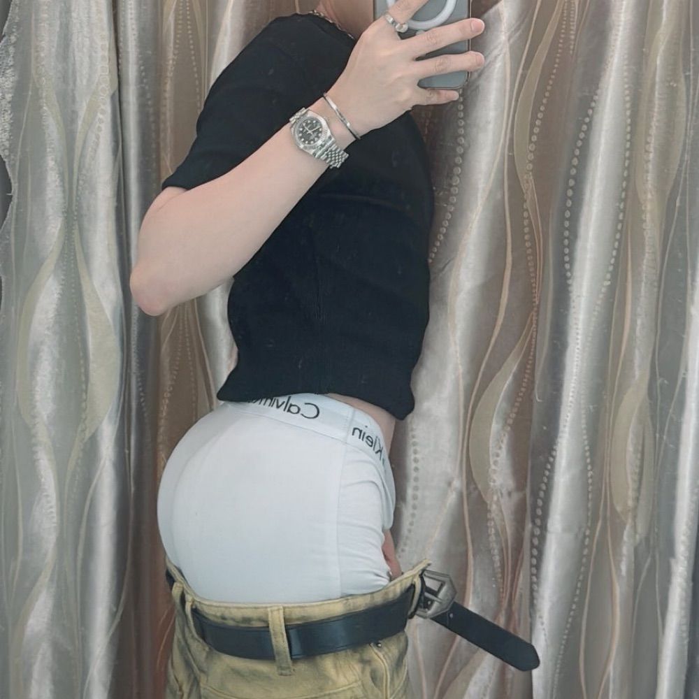 𝕯𝖊𝖊🍑