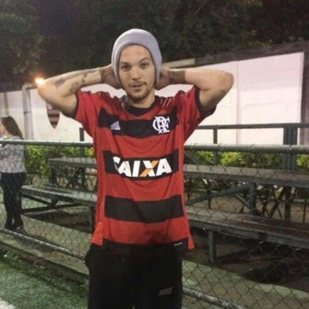 Nih // viu o Louis! 𓊍 É OT5