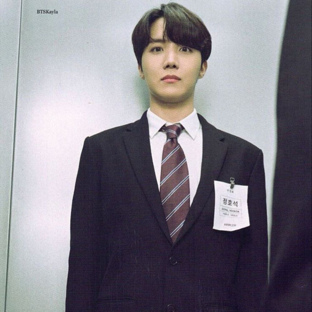 +ㅅ-)ハ@-@⁷