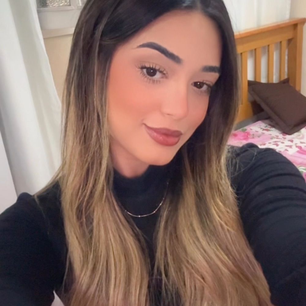 Gabriela Souza 