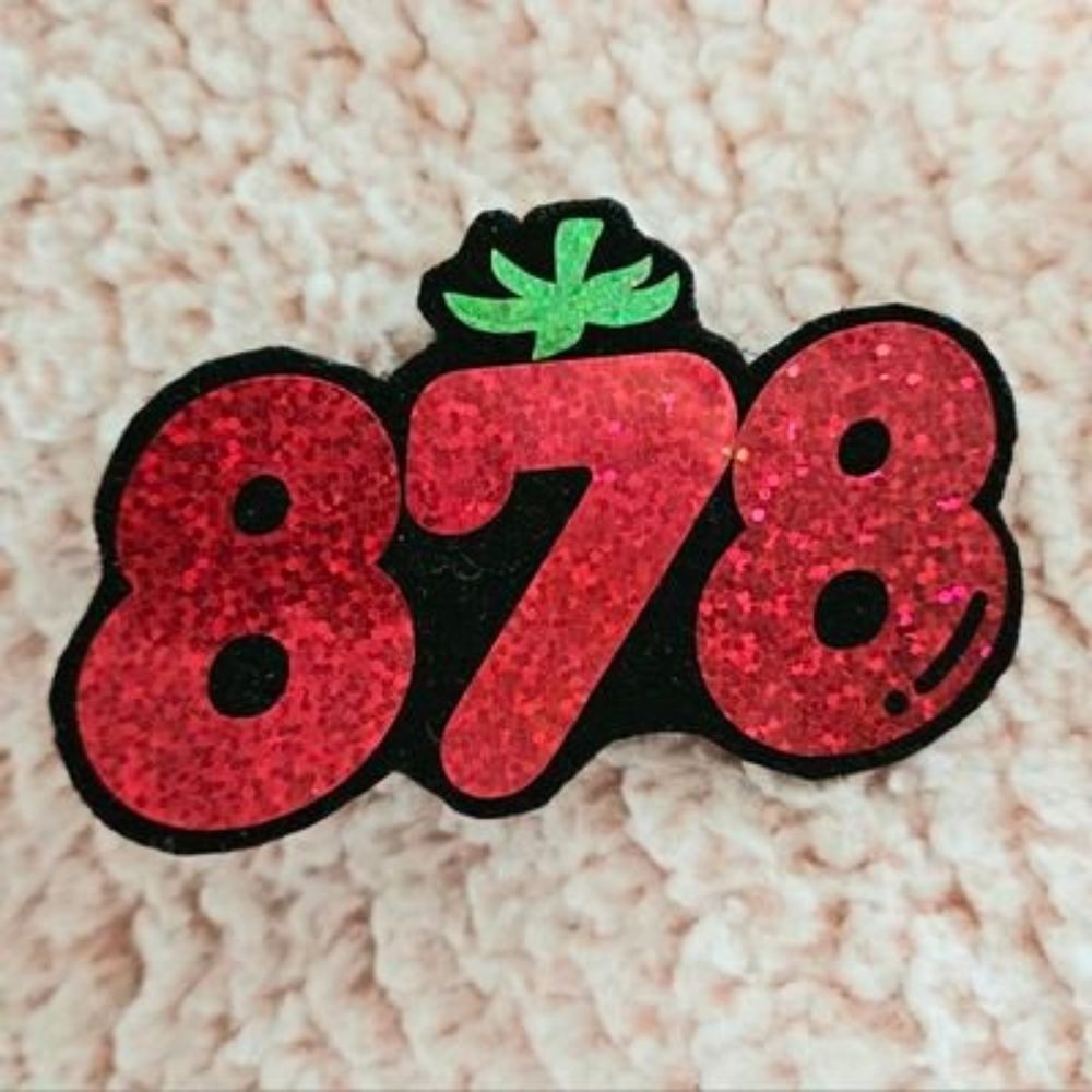 878