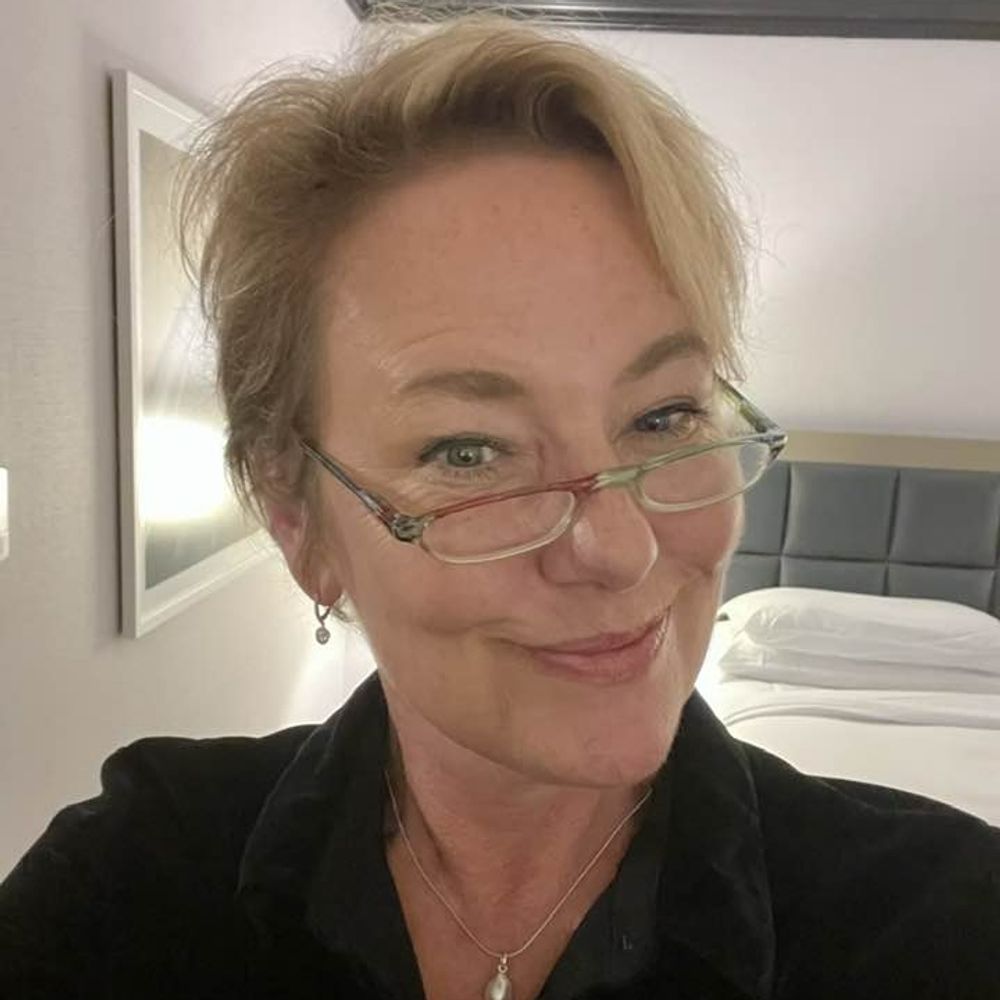 Laura Leslie 