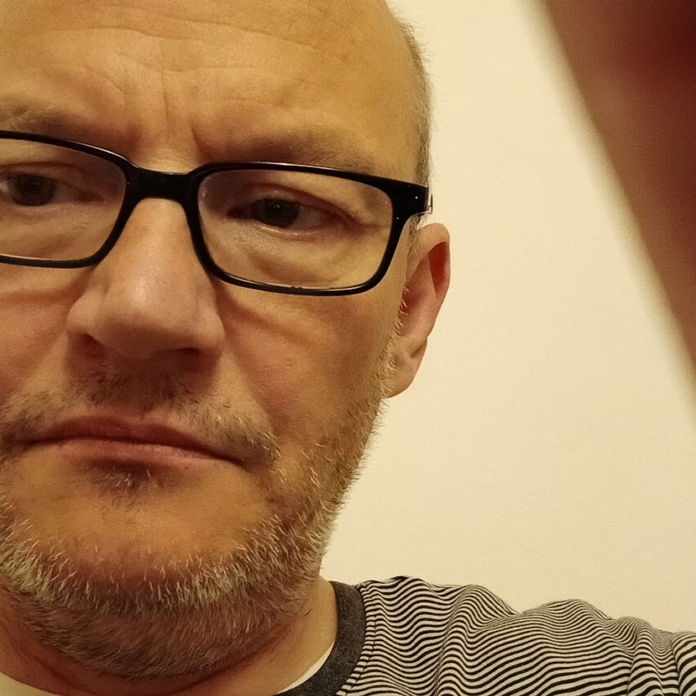 leetaylorbythesea.bsky.social profile picture