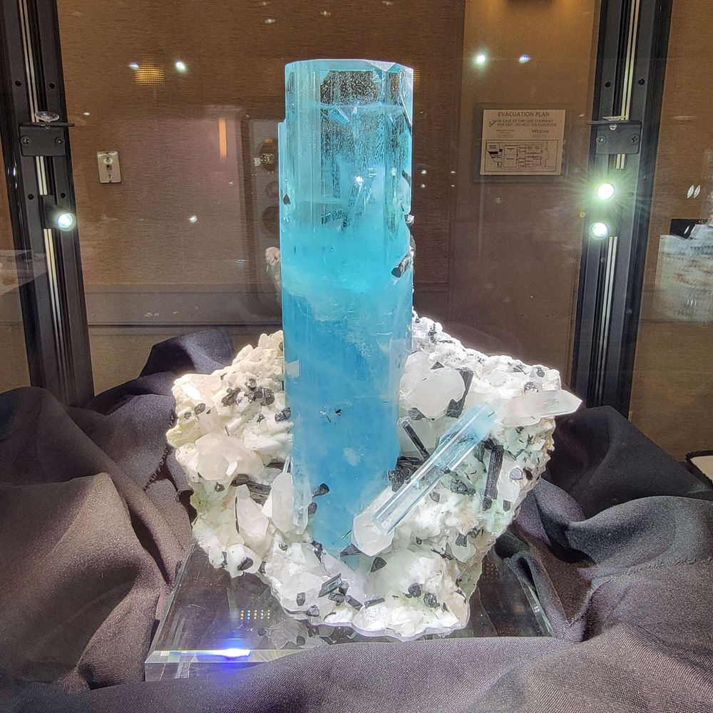 Indigo lights gem and minerals