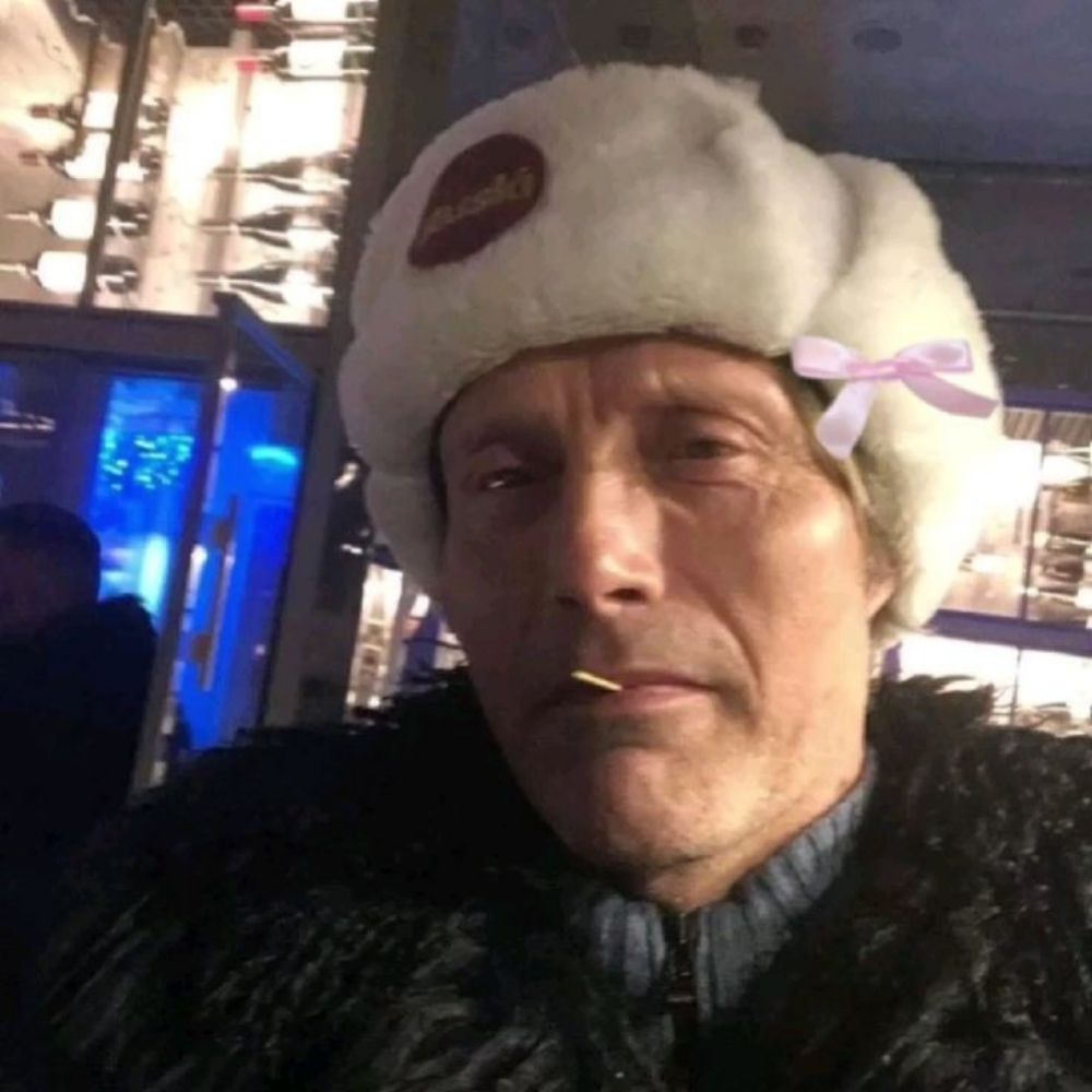 ⋆