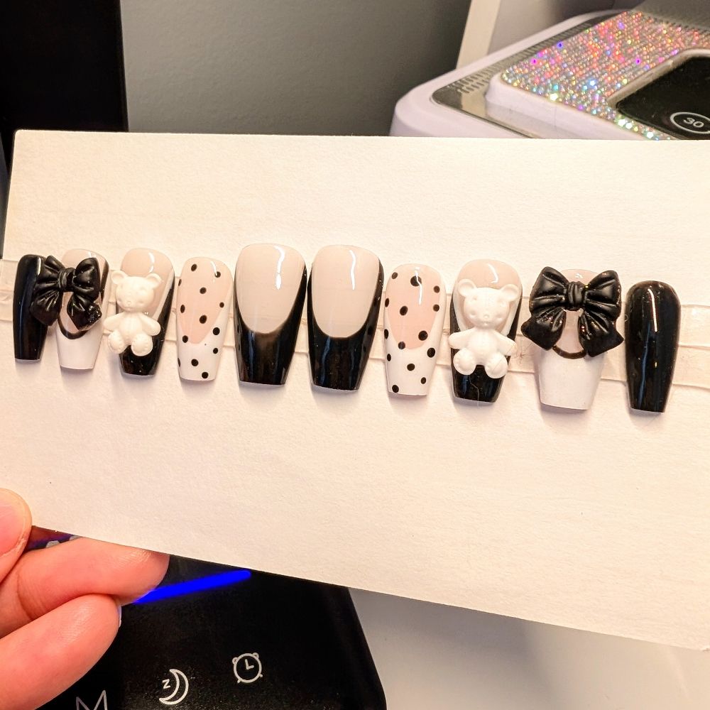 Kai 👩🏽‍🔬  Scientist  ♥️ Press on Nails