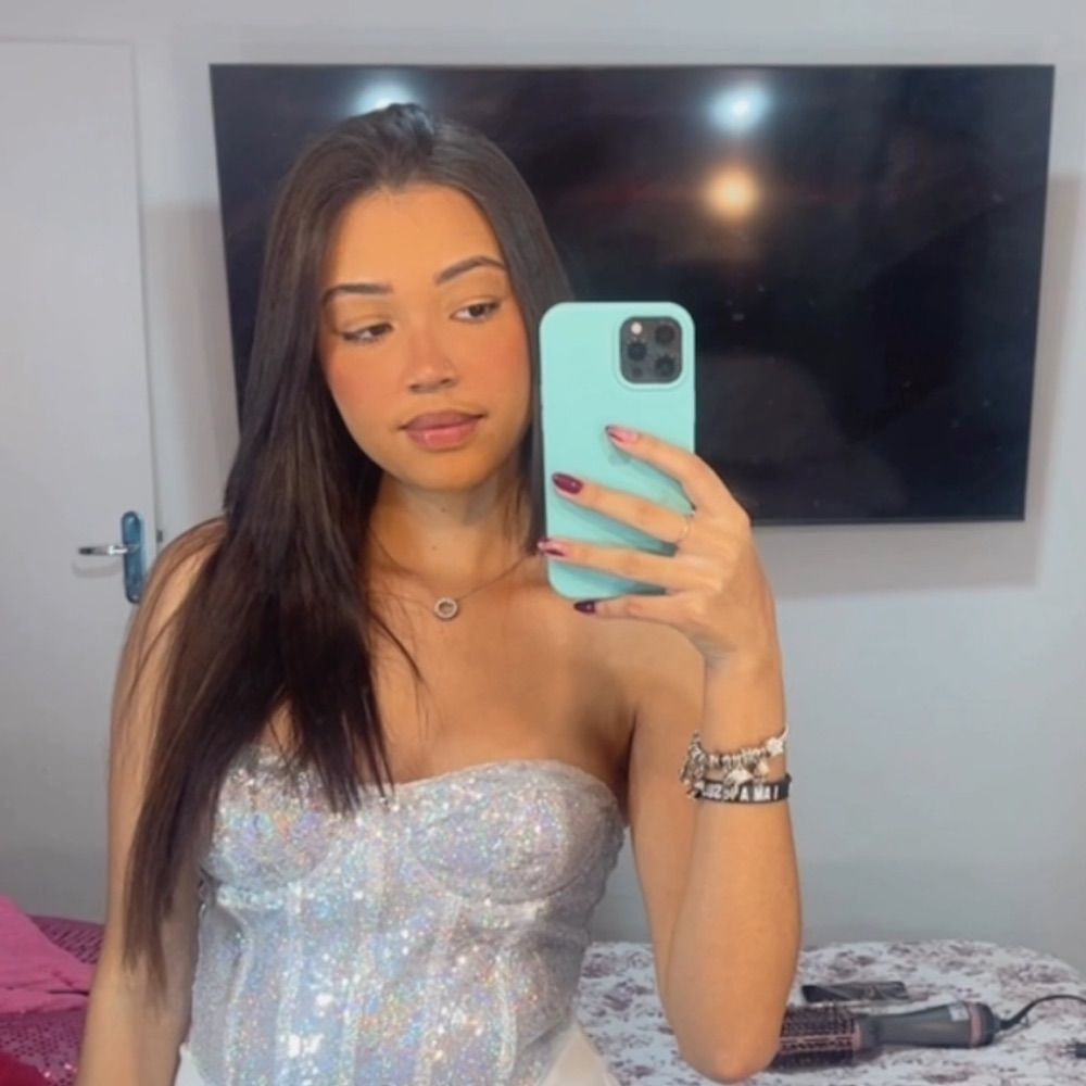 ⠀