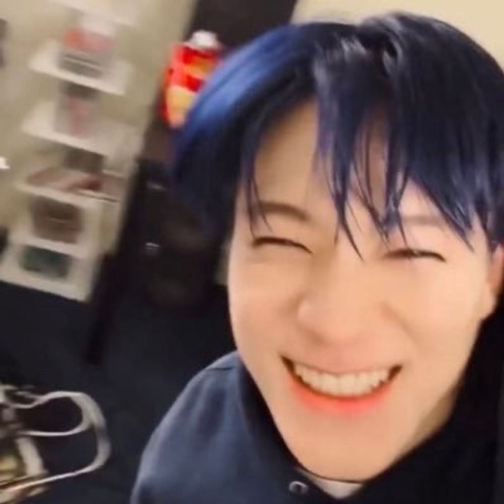뷰.◜◡◝