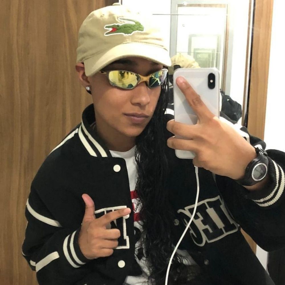pretinha cacheada 🫦