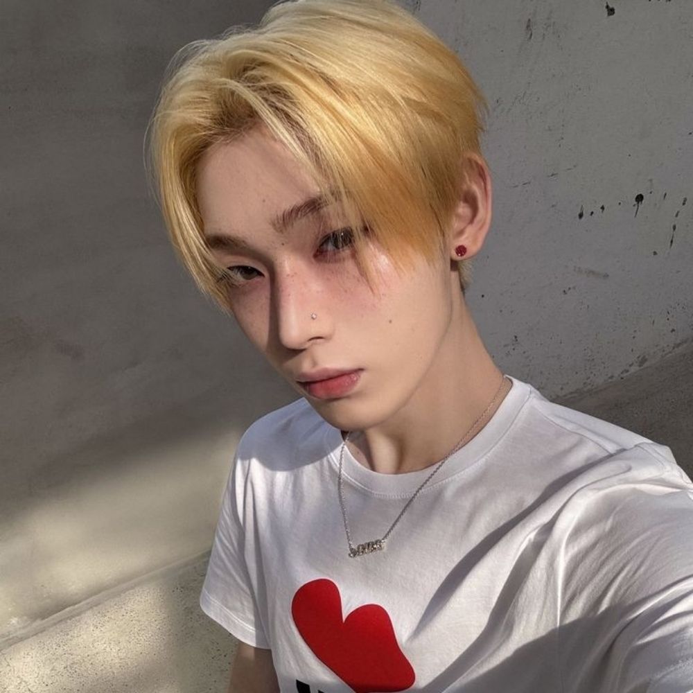 ✦