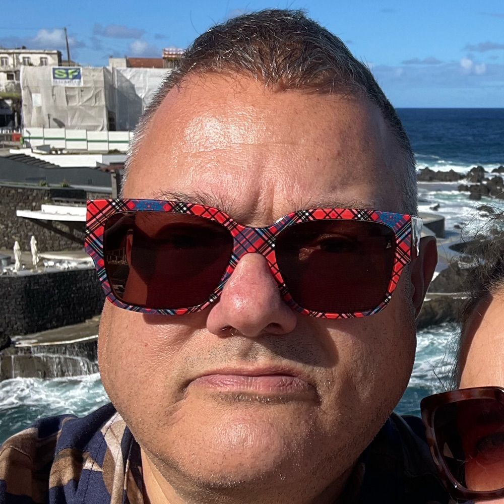 Prof Simon Noble