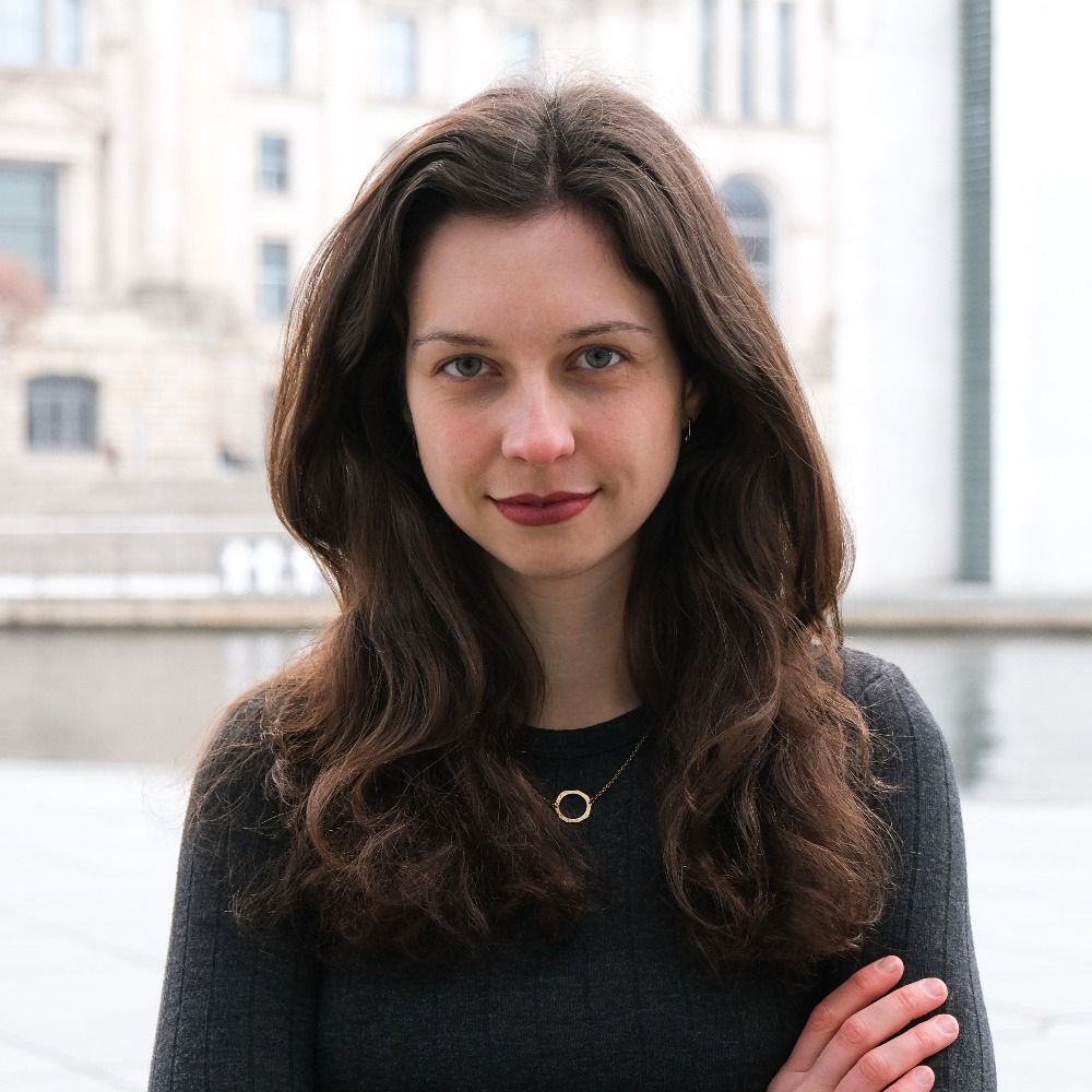 Dr. Zoe Mayer