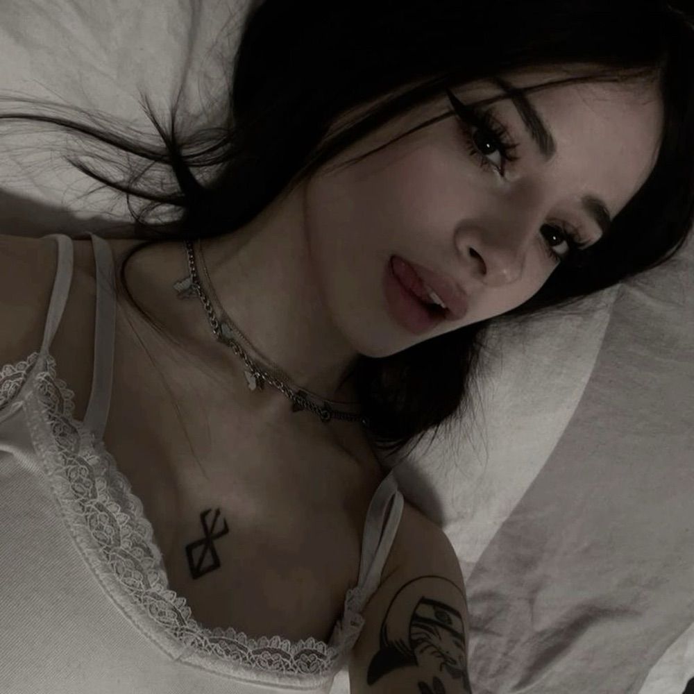 ♱