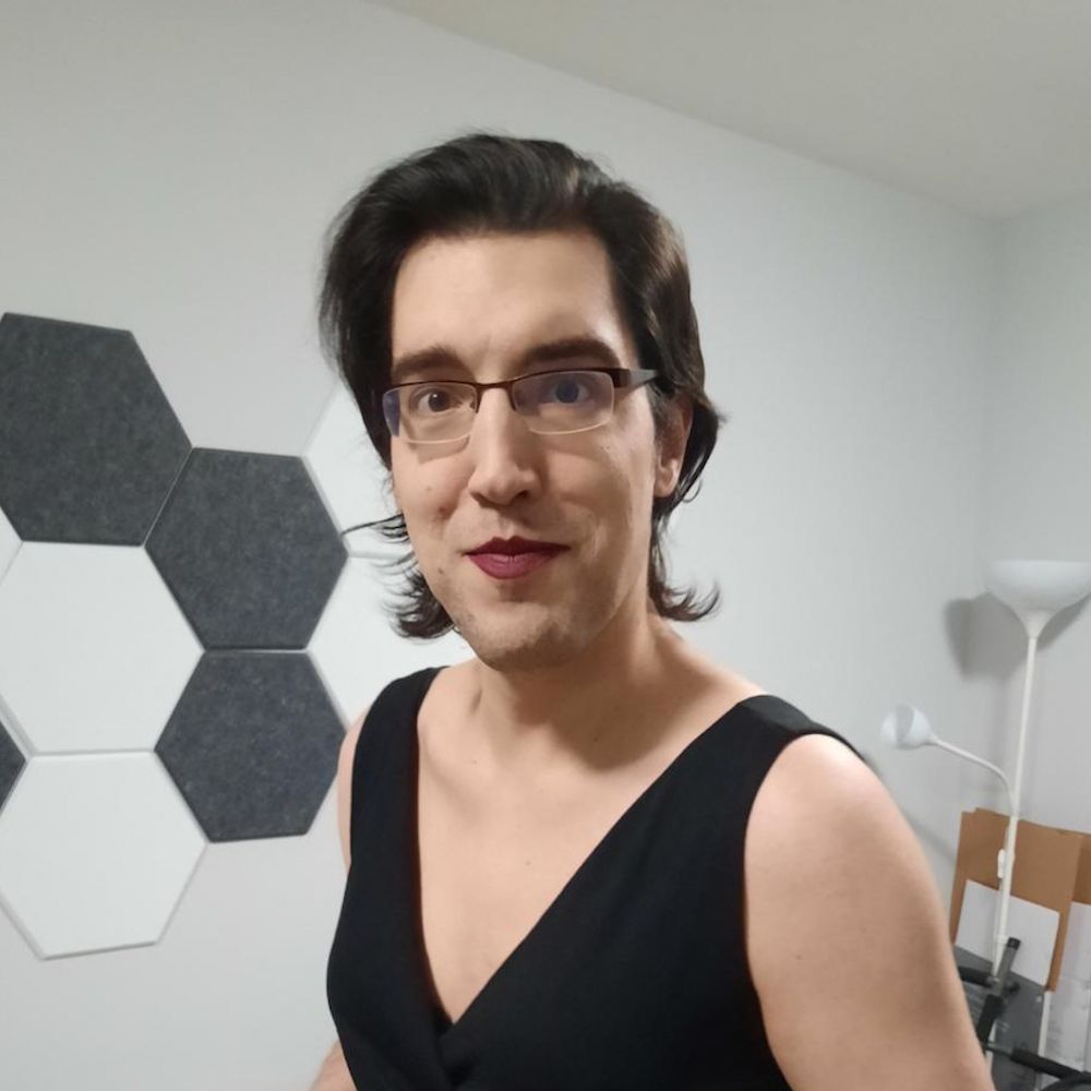 Rob Pigott (they/she)